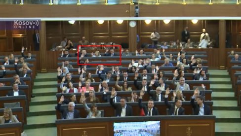 PRODAO VERU ZA VEČERU: Kurtijev Srbin Nenad Rašić glasao za izbor srbomrsca Dimalja Baše! (FOTO)