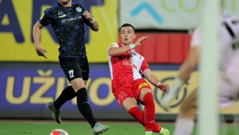 ЗАСЛУГА КОМПЛЕТНЕ ЕКИПЕ: Фудбалери Војводине засели на деобу првог места на табели