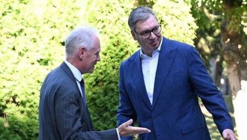 НАШ ЦИЉ ОСТАЈЕ БОЉИ ЖИВОТ ГРАЂАНА И ОЧУВАЊЕ СТАБИЛНОСТИ У РЕГИОНУ Вучић се састао са Гертом Јаном Копманом (ФОТО)