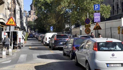 ГУЖВА У КОСОВСКОЈ КАО НА ХОРГОШУ: Радови у центру преусмерили саобраћај на алтернативне улице