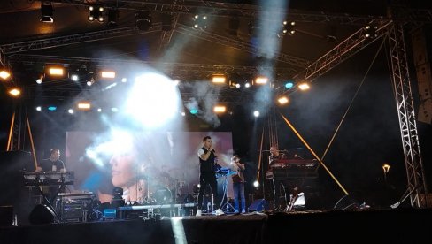 NADAM SE DA ĆE BITI BOLJE: DŽaja Amadeus bend hitno primljen u bolnicu, a sada otkrio detalje - Lekari mu odmah pružili pomoć