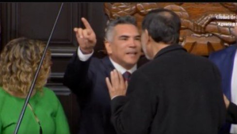 ПРЕБИЋУ ТЕ, УБИЋУ ТЕ Пљуште песнице у мексичком сенату током расправе о присуству америчких трупа у држави (ВИДЕО)