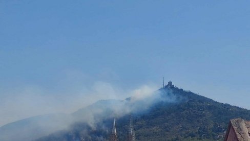 VATRA PRETI VRŠAČKOJ KULI I REPETITORU: Na Vršačkim planinama izbio veliki požar, vetar pogoršava stvari