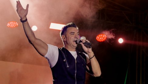 NIJEDAN KONCERT NIJE KAO U NAŠEM RODNOM GRADU: DŽaja Amadeus o estradnoj kilometraži, karijeri, nemilom događaju, publici (FOTO)