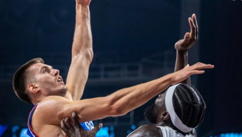 ПЕТРУШЕВ ПРВИ УДАРЕН, А ИСКЉУЧЕН! Ево зашто су судије избациле Србина са меча Евробаскета (ВИДЕО)
