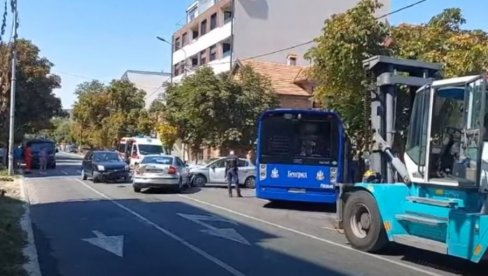 PROŠAO NA CRVENO, PA UDARIO DEVOJČICU(15) Saslušan vozač autobusa koji je izazvao jezivu nesreću u Zemunu (VIDEO)