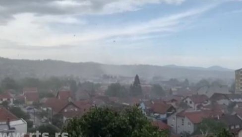 ВЕТАР ЧУПАО ДРВЕЋЕ ИЗ КОРЕНА: Олујно невреме погодило Чачак