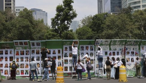 ХИЉАДЕ ЉУДИ ПРОТЕСТОВАЛО У МЕКСИКУ: Од 2007. нестало 130 хиљада особа, случајеви и даље нерешени (ФОТО)