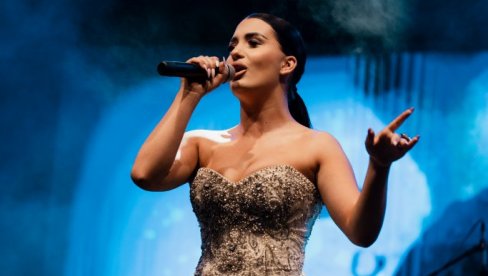 PRVI CD IZ DVA DELA: Zorana Mićanović o predstojećem albumu prvencu, uspehu, fanovima, letnjoj turneji (FOTO)