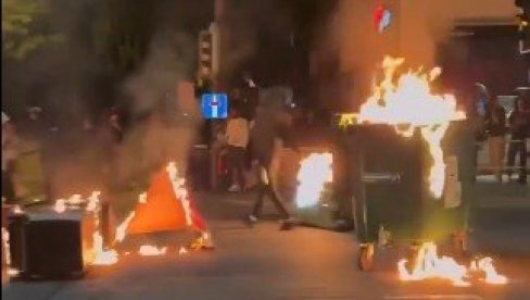 KAO DA JE RATNO STANJE U OVOM EVROPSKOM GRADU: Odjekuju gumeni meci i suzavac, leti kamenje i Molotovljevi kokteli (VIDEO)