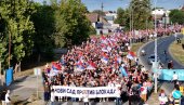 СНИМАК ДРОНОМ: Спектакуларно - овако је изгледао скуп против блокада у Новом Саду (ВИДЕО)