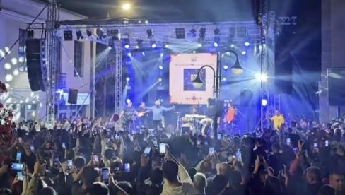 TO MOŽE SAMO ON: Haris DŽinović u makedonskom gradu Berovo sa šest i po hiljada stanovnika okupio 18 hiljada ljudi (FOTO)