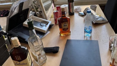 JEZIVO! LEGLO ZARAZE NA DIFU U NS: Blokaderi napravili svinjac od fakulteta - pikavci, alkohol i đubre (FOTO/VIDEO)