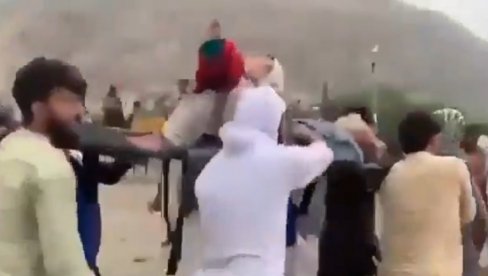 ВИШЕ ОД 800 МРТВИХ: Тутњава и крици парају ноћ - нови драматични снимци из Авганистана (ВИДЕО)