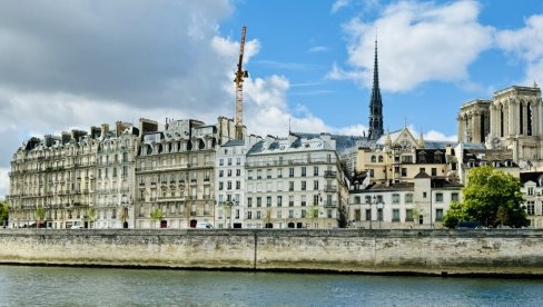 PREMIJERU SE BAŠ DRMA FOTELJA: I francuski socijalisti će glasati protiv vlade Fransoa Bajrua koja nema nikakve izglede za opstanak