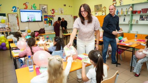 ПРВАЦИМА ПО ДЕСЕТ ХИЉАДА ДИНАРА