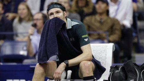 ОВО ЈЕ ГРОЗНО! Бол у свету тениса, Александар Бублик је...