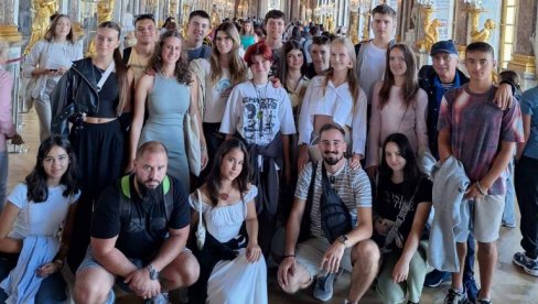 PUTOVANJE ZA NAJBOLJE ĐAKE: Mladi Užičani u Francuskoj