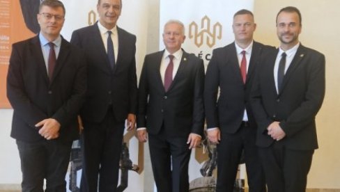 НАСТАВАК БРАТСКЕ САРАДЊЕ НОВОГ САДА И ПЕЧУЈА: Новосадска делегација на свечаностима у мађарском граду