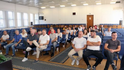 АКЦИЈА ЗА СМАЊЕЊЕ СТОПЕ НЕЗАПОСЛЕНОСТИ У СМЕДЕРЕВУ: Урчени уговори за подстицање запошљавања и самозапошљавања