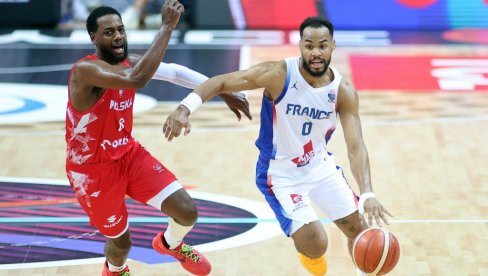 ФРАНЦУЗИ НА КРИЛИМА ЈАБУСЕЛЕА СРУШИЛИ ПОЉАКЕ: Триколори су подигли ниво игре