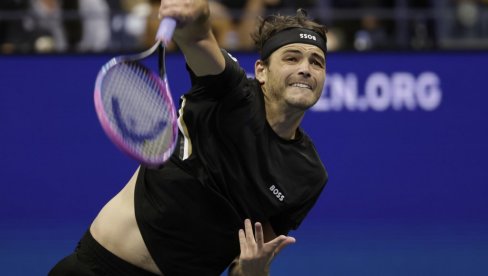 AMERI GLEDAJU I NE VERUJU! Trener Tejlora Frica usred meča žestoko isprozivao svog pulena