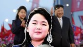 OVO JE ĆERKA KIM DŽONG UNA: Spremaju je da nasledi oca, sada prvi put napustila Severnu Koreju - bila na vojnoj paradi u Kini (FOTO)
