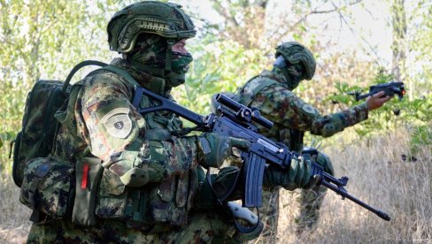 ПОГЛЕДАЈТЕ – ИЗВИЂАЧИ ВС “ДУБОКО У ДУБИНИ НЕПРИЈАТЕЉА”: Тактичка увежбавања извиђачких јединица Копнене војске у околини Ниша (ФОТО)