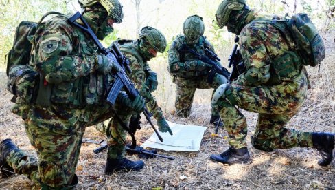 СТАЛАН ПОСАО ЗА 10.000 УГОВОРАЦА Шта нови усвојени закони значе за положај припадника Војске Србије?