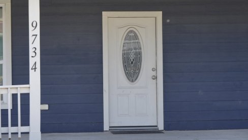 ДЕЧАК УБИЈЕН ТОКОМ ИГРЕ: У шали куцали комшијама на врата, а онда је један изашао са пиштољем (ФОТО)