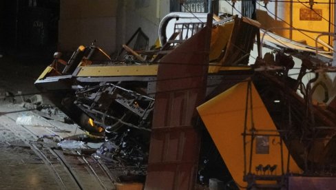 ДЕЧАК (3) НИЈЕ ХТЕО ДА ПУСТИ РУКУ СПАСИОЦА: Отац страдао на месту, мајка на интензивној нези, потресне сцене након несреће у Лисабону