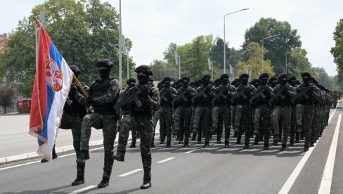 СКАНДАЛОЗНО: За Драгана Шолака, Нову и Н1, Војска Србије је окупаторска војска (ФОТО)