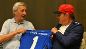 JUŽNJAČKA POSLA! Evo šta je Piksi doneo Pešiću i košarkašima: Pa, da se okrepe malo... (FOTO)