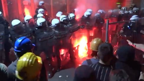 U NEREDIMA 15. MARTA UČESTVOVALO JE VIŠE OD 2.000 DRŽAVLJANA CRNE GORE Vučić: Jesmo li ikada optužili Crnu Goru za to?
