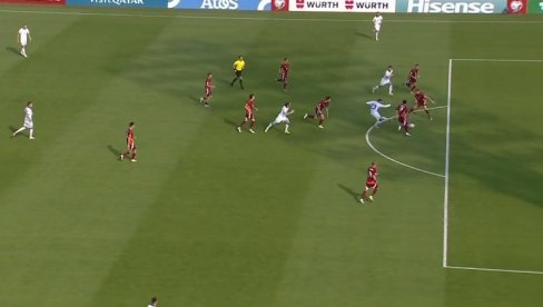 ТИ МЕНИ, ЈА ТЕБИ, А ОНИ НЕ ЗНАЈУ ГДЕ ЈЕ ЛОПТА! Овако је Србија повела против Летоније у борби за Светско првенство! (ВИДЕО)