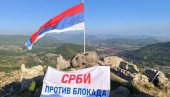 ВЕЛИЧАНСТВЕНО - На звечанској тврђави и брду Камиља у Лепосавићу осванули огромни транспаренти “Срби против блокада”! (ФОТО/ВИДЕО)
