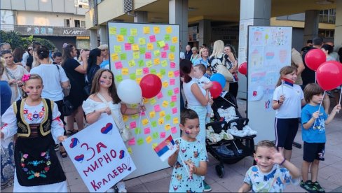 NAJLEPŠE SLIKE IZ SRBIJE: Deca ulepšala skupove građana protiv blokada (FOTO)