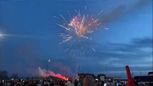 SIJA NEBO: Vatromet u Novom Sadu na skupu protiv blokada (FOTO/VIDEO)