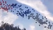 PRELEP PRIZOR U BORČI: Nebo prekrili baloni u bojama srpske trobojke - hiljade građana protiv blokada (VIDEO)