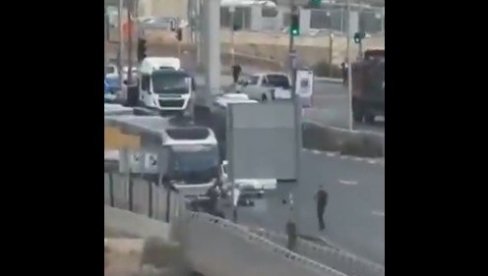 NAPADAČI UŠLI U AUTOBUS, PA OTVORILI VATRU NA PUTNIKE Veliki broj mrtvih i ranjenih u pucnjavi u Jerusalimu, dva napadača neutralisana (VIDEO)