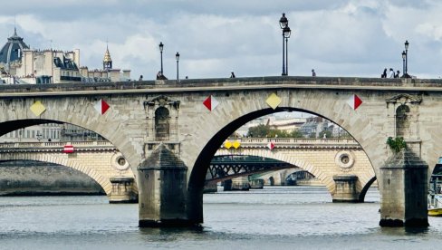 ЗБОГ ЧЕГА ПАДА БАЈРУ: Дугови расту, штедња једини спас