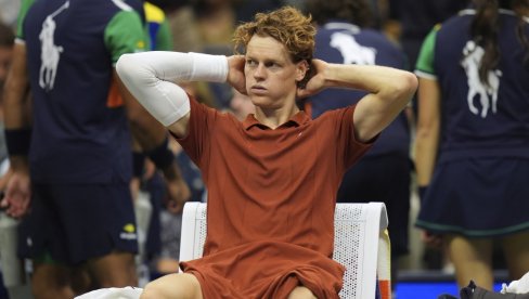 BOSANKA MU DOŠLA GLAVE! Otkriveno zbog čega se Janik Siner totalno raspao