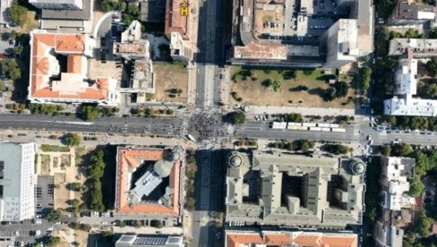 BLOKADERI PRSLI KAO ZVEČKE NA DANAŠNJEM PROTESTU: Slika iz drona sve pokazuje (FOTO)