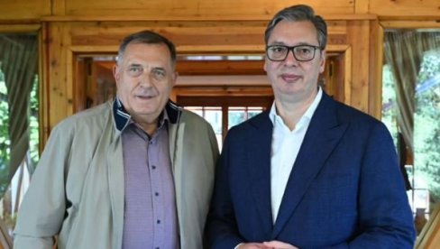 БРАТСКИ СУСРЕТ Вучић и Додик разговарали у Београду (ФОТО)