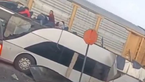 STRAVIČNA NESREĆA U MEKSIKU: Voz udario autobus, osmoro stradalih, skoro 50 povređenih (FOTO/VIDEO)