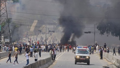 ПОЛИЦИЈСКИ ЧАС У КАТМАНДУУ: Војска патролира улицама