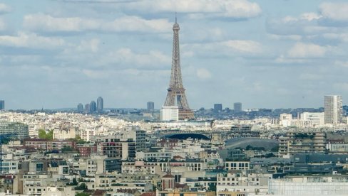 СОЦИЈАЛИСТИ ГУБЕ ПРИМАТ: Макрон се ослања на проверене снаге?