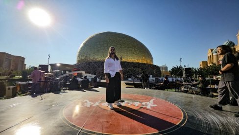 РАМЕ УЗ РАМЕ СА СВЕТСКИМ ЗВЕЗДАМА: Принц од Врање у Казахстану снима шоу програм (ФОТО)