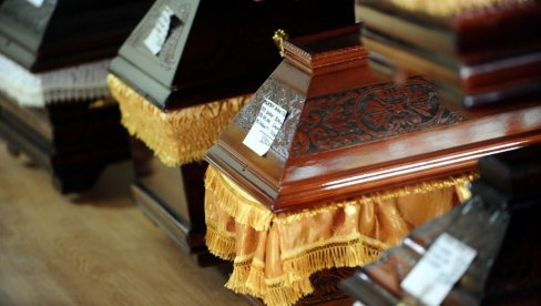 ОТАЦ УМРО НА САХРАНИ СИНА: Обојица били веома млади, срце није издржало док се опраштао од детета - Мидлсбро завијен у црно