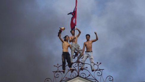 НАКОН 51 МРТВОГ И ВИШЕ ОД 1300 ПОВРЕЂЕНИХ: Председник Непала распустио парламент и позвао на изборе у марту